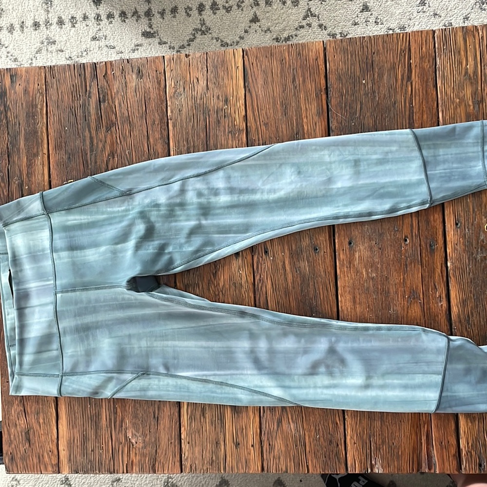 3/4 Lululemon leggings - blue/green size 8